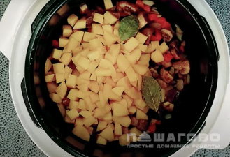 Фото приготовления рецепта: Суп грибной в мультиварке - шаг 4