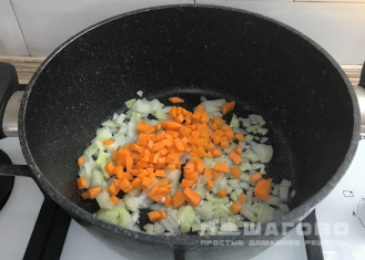 Фото приготовления рецепта: Суп из трески с овощами по-норвежски - шаг 2