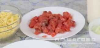 Фото приготовления рецепта: Слоеный салат из красной икры - шаг 3