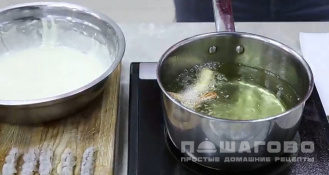 Фото приготовления рецепта: Жареные тигровые креветки в панировке с соусом - шаг 7