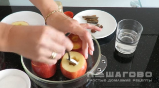 Фото приготовления рецепта: Запеченные яблоки с корицей - шаг 2