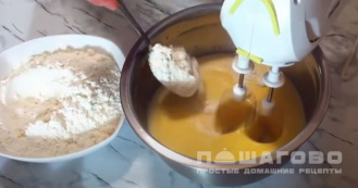 Фото приготовления рецепта: Вафельные трубочки со сгущенкой - шаг 3