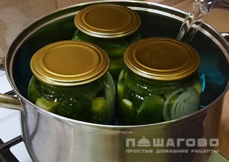 Фото приготовления рецепта: Огурцы по-болгарски на зиму - шаг 4