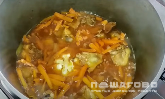 Фото приготовления рецепта: Золотистый плов с курицей - шаг 5