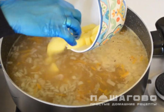 Фото приготовления рецепта: Борщ без свеклы - шаг 5
