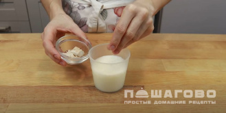 Фото приготовления рецепта: Духовые пирожки Расстегай с рыбными консервами - шаг 2