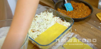 Фото приготовления рецепта: Лазанья с говяжим фаршем на сковороде - шаг 16