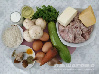 Фото приготовления рецепта: Сливочная запеканка со свиными фрикадельками и кабачком - шаг 1