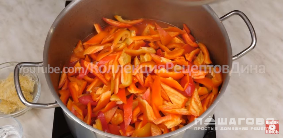 Фото приготовления рецепта: Вкусное лечо из сладкого и острого стручкового перца по-домашнему - шаг 9