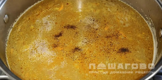 Фото приготовления рецепта: Суп с чечевицей и картофелем и курицей - шаг 12