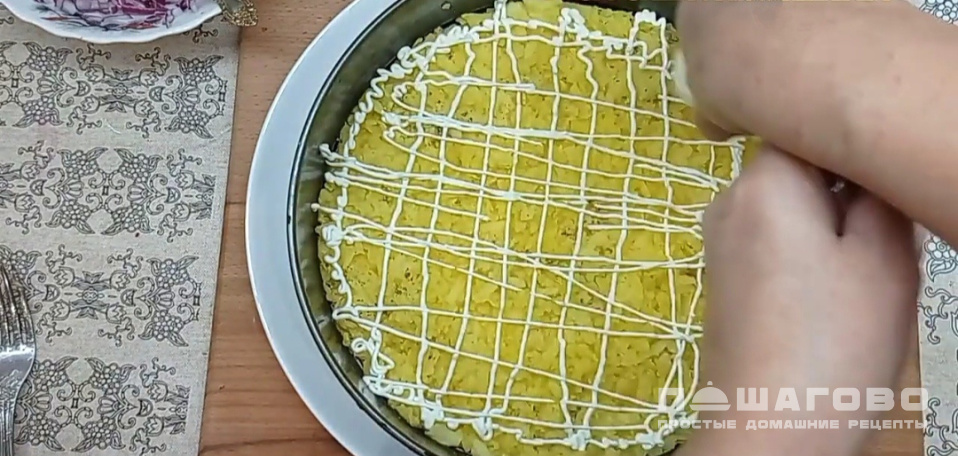 Фото приготовления рецепта: Селедка под шубой с розами - шаг 6