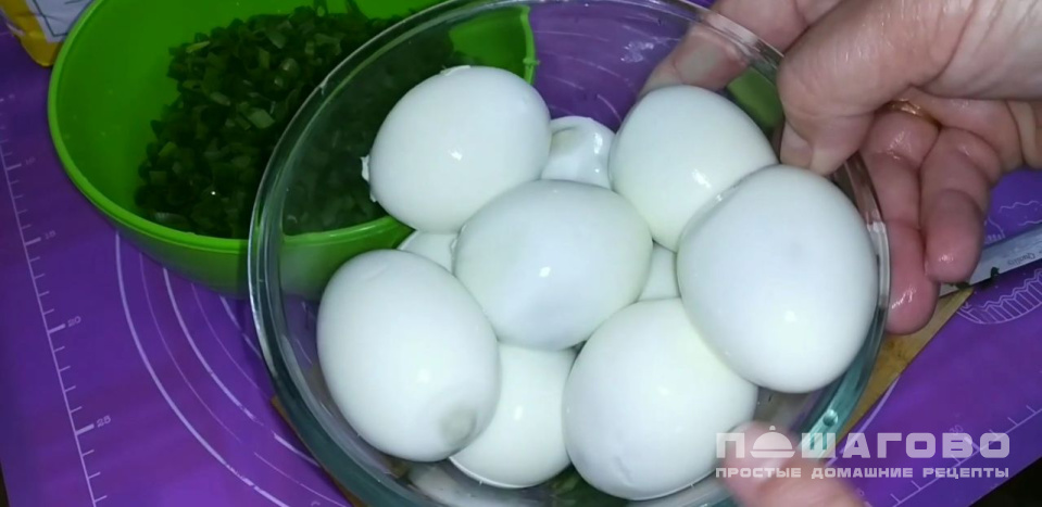 Фото приготовления рецепта: Бабушкины пирожки с сыром и яйцом - шаг 6