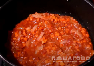 Фото приготовления рецепта: Томатный суп с фрикадельками - шаг 1