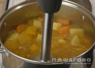 Фото приготовления рецепта: Суп овощной с тыквой - шаг 5