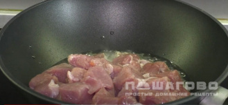 Фото приготовления рецепта: Жаркое со свининой, грибами и овощами - шаг 1