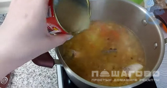 Фото приготовления рецепта: Суп рыбный из консервов - шаг 9