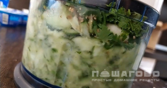 Фото приготовления рецепта: Холодный суп из огурцов - шаг 7