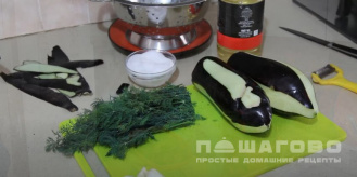 Фото приготовления рецепта: Жареные баклажаны с чесноком - шаг 1