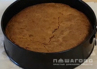 Фото приготовления рецепта: Шоколадный пирог с маскарпоне - шаг 7