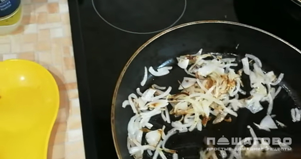 Фото приготовления рецепта: Бигус из квашеной капусты (без мяса) - шаг 2