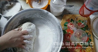 Фото приготовления рецепта: Сладкие пирожки с калиной - шаг 6