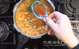 Фото приготовления рецепта: Суп из чечевицы зеленой вегетарианский - шаг 5