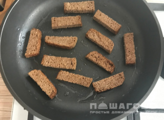 Фото приготовления рецепта: Гренки крымские домашние - шаг 2