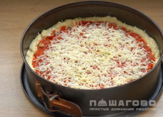 Фото приготовления рецепта: Глубокая пицца по-чикагски - шаг 14