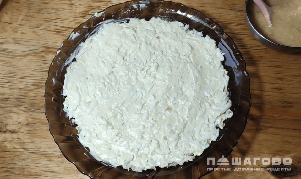 Фото приготовления рецепта: Салат с курицей и бананом - шаг 5