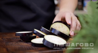 Фото приготовления рецепта: Слоеные баклажаны на зиму - шаг 1