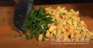 Фото приготовления рецепта: Салат из авокадо и креветок - шаг 2