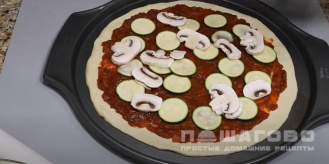 Фото приготовления рецепта: Постная пицца на сковороде - шаг 10