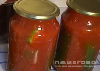 Фото приготовления рецепта: Огурцы, консервированные в томатном соке - шаг 4