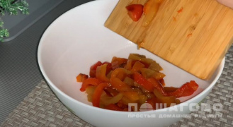 Фото приготовления рецепта: Кранч-салат с тунцом - шаг 4