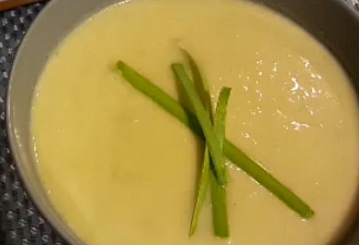 Фото приготовления рецепта: Суп-пюре из лука-порея - шаг 5