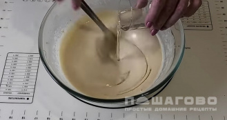 Фото приготовления рецепта: Сладкие русские блины на дрожжах - шаг 7