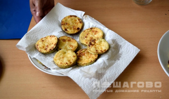 Фото приготовления рецепта: Кабачки с помидорами и чесноком - шаг 4