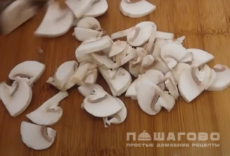 Фото приготовления рецепта: Суп грибной из шампиньонов рецепт с картофелем - шаг 3
