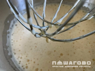 Фото приготовления рецепта: Карамельный бисквит - шаг 6