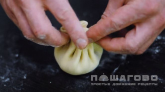 Фото приготовления рецепта: Хинкали с грибами - шаг 7