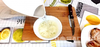 Фото приготовления рецепта: Шницель с грибами и сыром в духовке - шаг 3