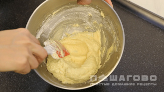 Фото приготовления рецепта: Апельсиновый кекс с сахарной глазурью - шаг 2