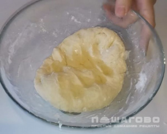 Фото приготовления рецепта: Осетинский пирог с сыром и зеленью - шаг 3