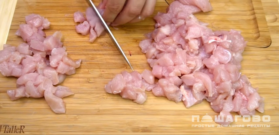Фото приготовления рецепта: Салат оливье с мясом и свежими огурцами - шаг 3