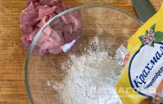 Фото приготовления рецепта: Свинина в кляре с кисло-сладким соусом - шаг 2
