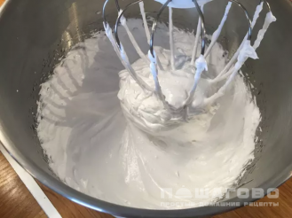 Фото приготовления рецепта: Торт с голубикой - шаг 6