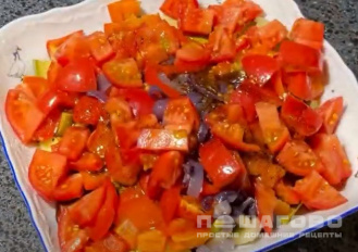 Фото приготовления рецепта: Салат на гарнир к рыбе из овощей - шаг 5