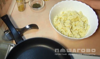 Фото приготовления рецепта: Драники из картофельного пюре - шаг 1