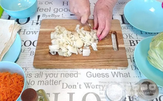 Фото приготовления рецепта: Лаваш с капустой в духовке - шаг 2