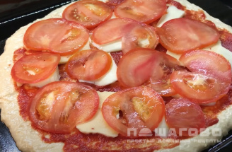 Фото приготовления рецепта: Пицца Маргарита классическая - шаг 4